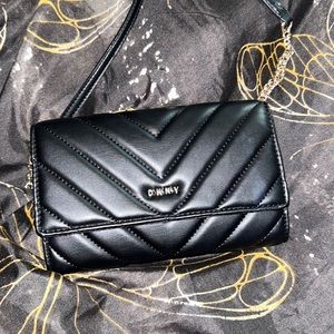 DKNY Wallet Bag Veronica Shoulder bag.